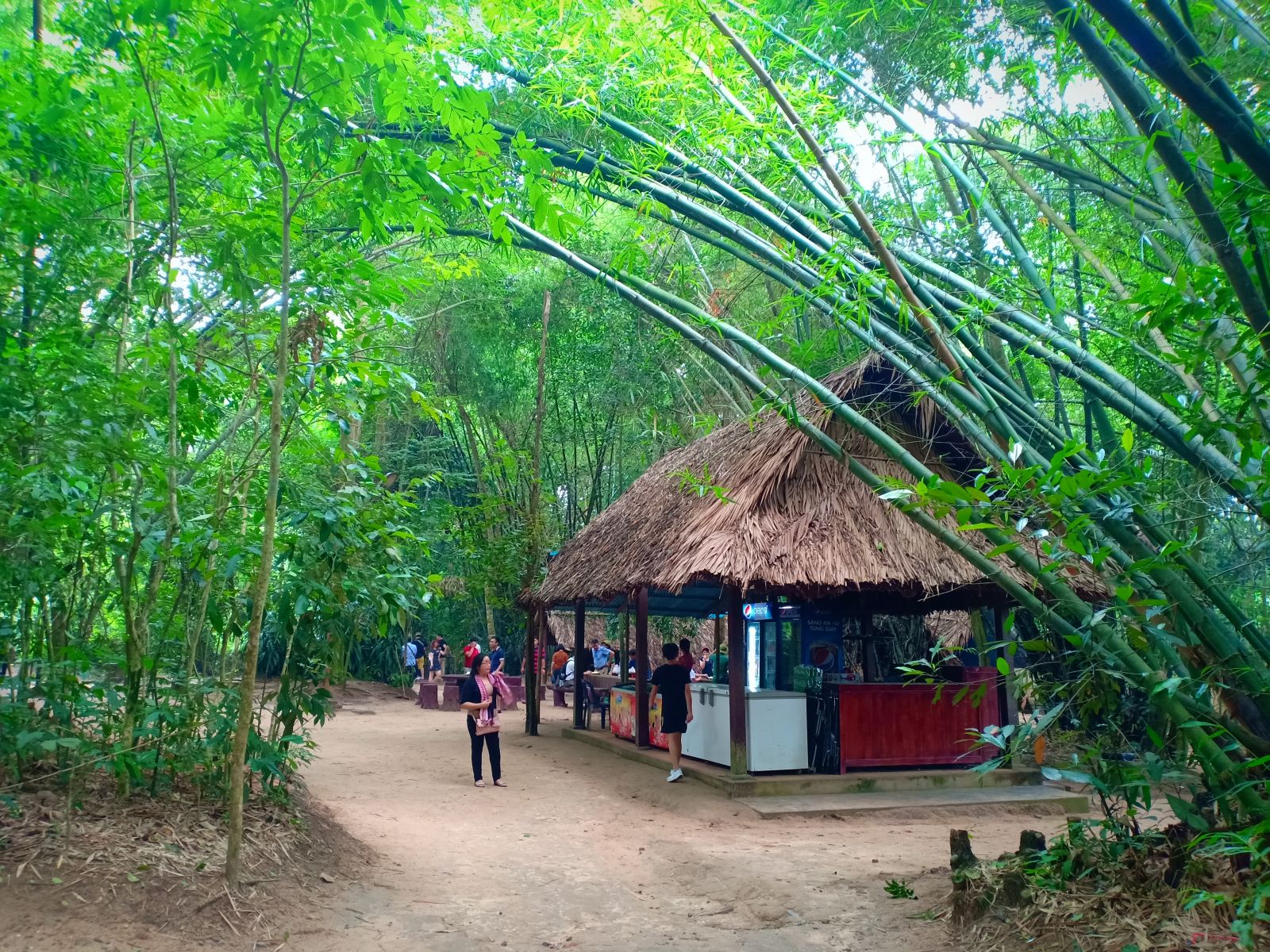 TOUR GHÉP 4N3D - HÀ NỘI - SÀI GÒN – CỦ CHI – TÂY NINH – MỸ THO – BẾN TRE - HÀ NỘI